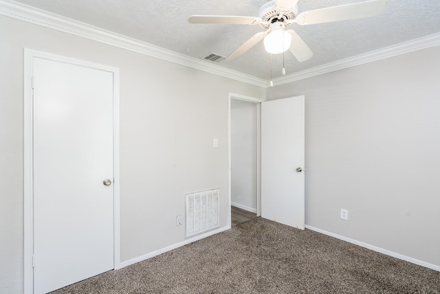 unfurnished bedroom with carpet flooring, a textured ceiling, ceiling fan, and ornamental molding