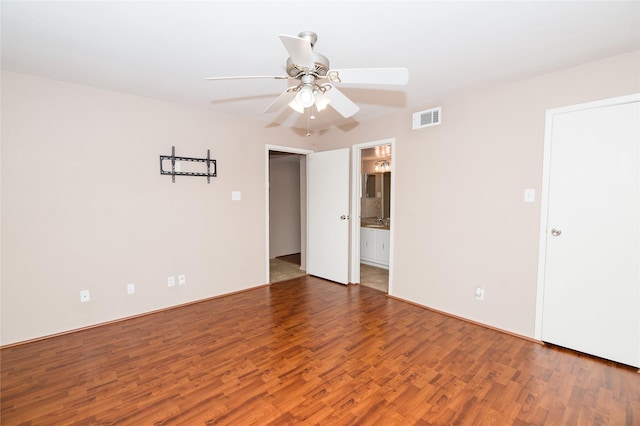 empty room with hardwood / wood-style floors and ceiling fan