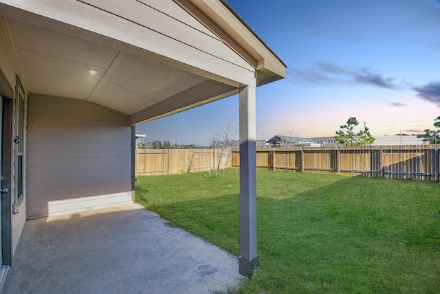 view of yard at dusk