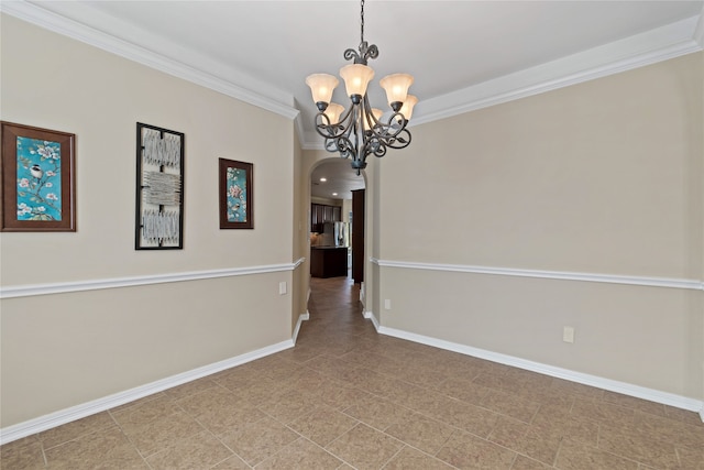 unfurnished room featuring crown molding and a notable chandelier