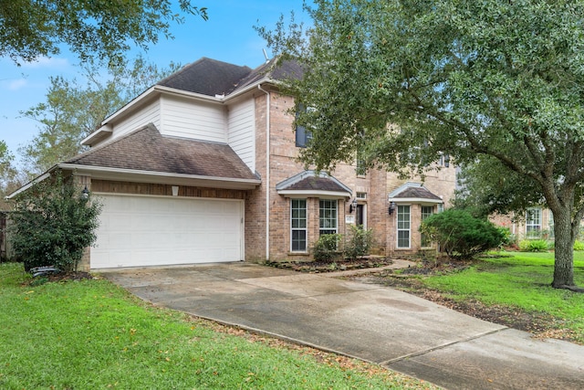 view of front of property featuring a front lawn