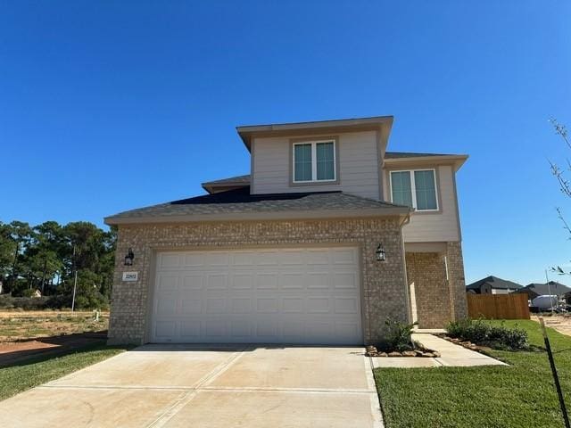 view of front of home featuring a front lawn and a garage