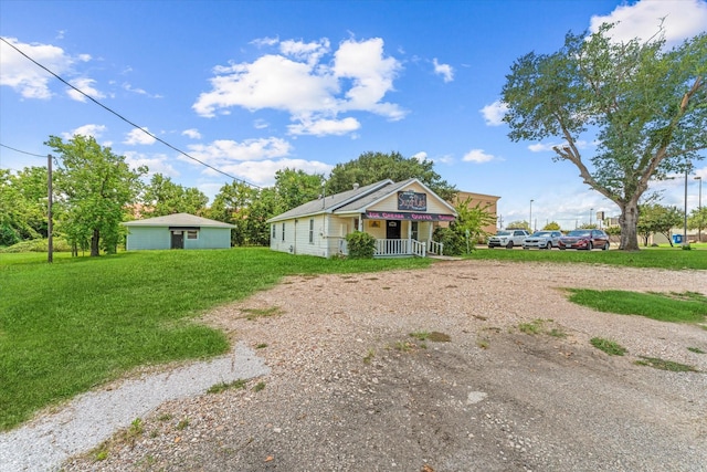 view of front of property featuring covered porch and a front yard