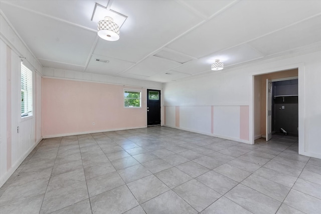 empty room featuring light tile patterned flooring