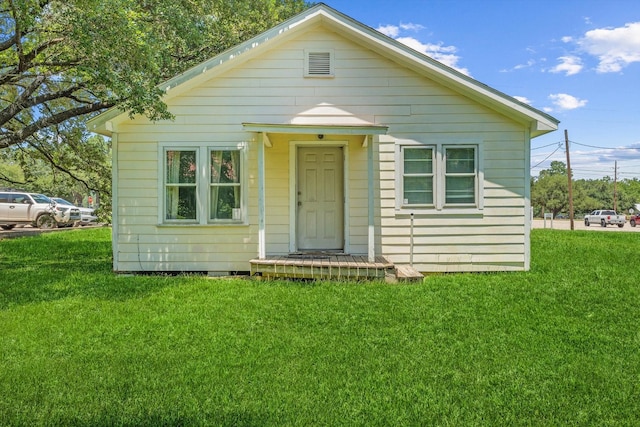 view of front of home with a front lawn