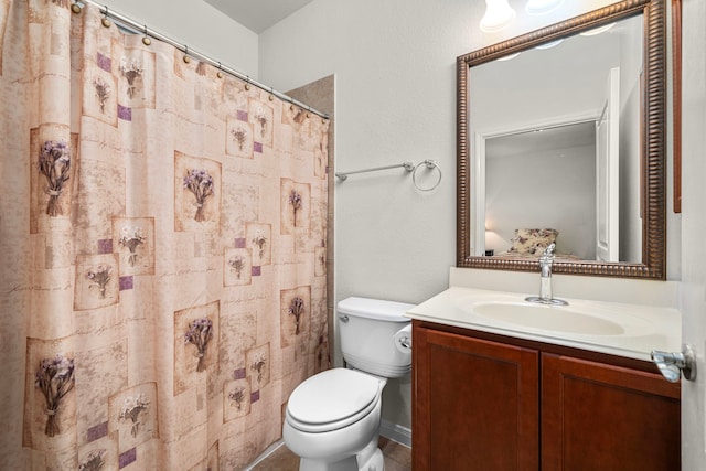 bathroom with a shower with shower curtain, vanity, and toilet