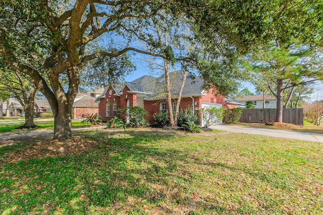 single story home featuring a front yard