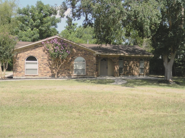 view of front of house featuring a front yard