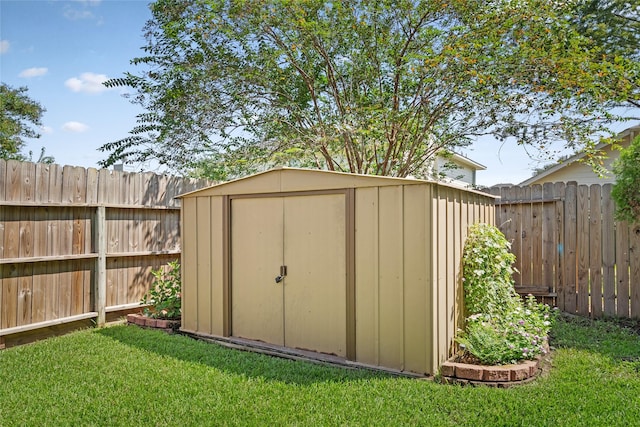 view of outdoor structure with a yard