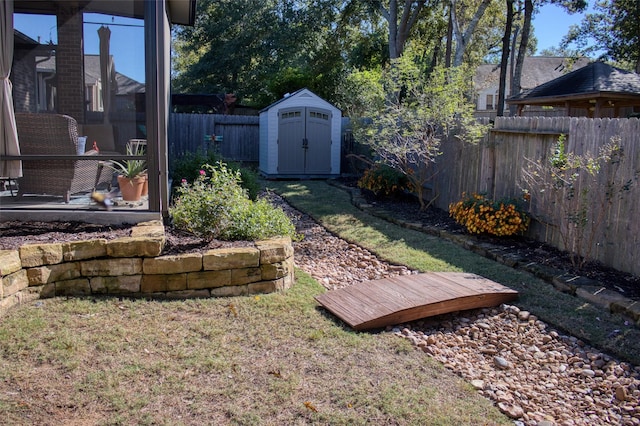 view of yard with a shed