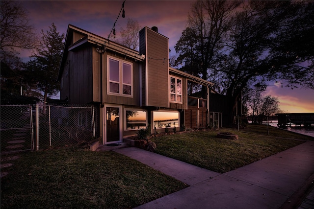 view of front facade with a yard