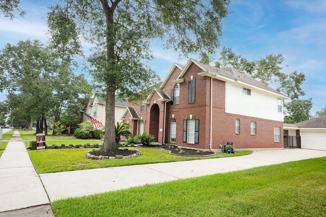 view of front facade featuring a front lawn