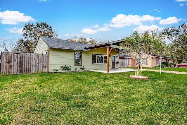 view of front of home featuring a patio and a front lawn