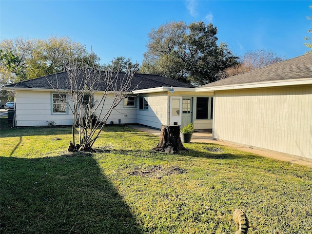 back of house featuring a yard