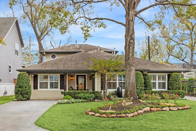 view of front of property with a front lawn