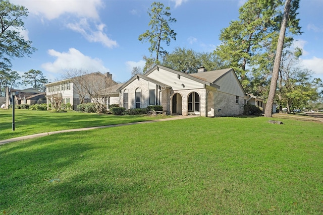 view of front of house with a front yard