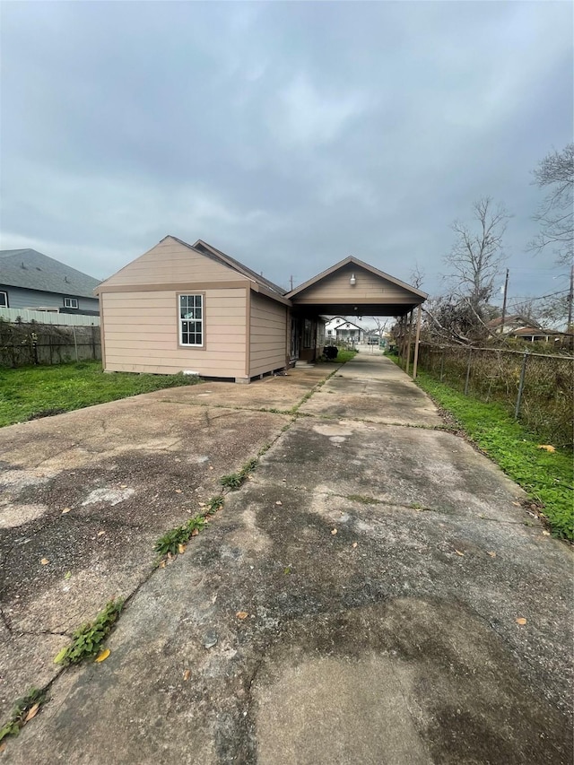 view of front of property featuring a carport