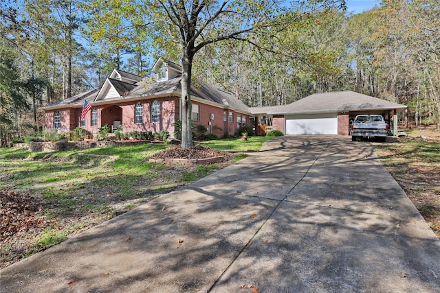 view of front of property featuring a front lawn and a garage