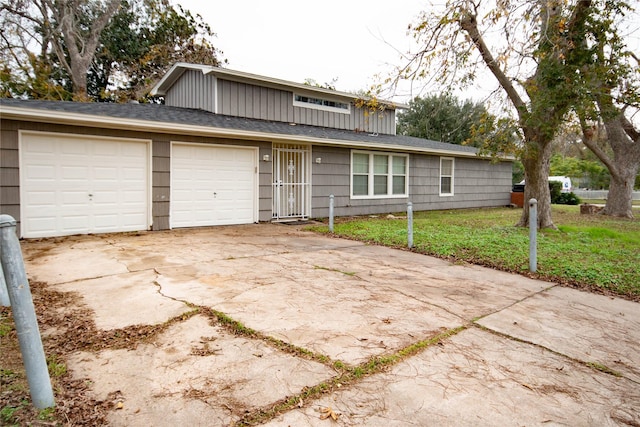 front facade featuring a front yard and a garage