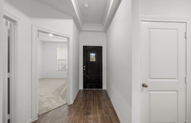 entryway featuring ornamental molding