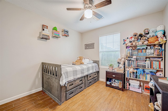 bedroom with ceiling fan