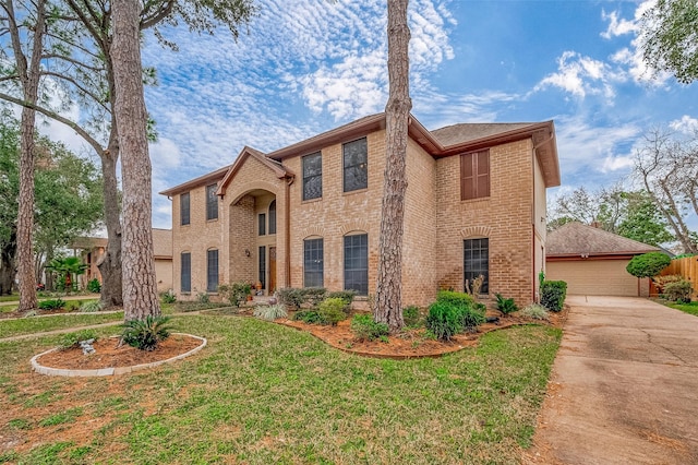 view of front of home featuring a front lawn