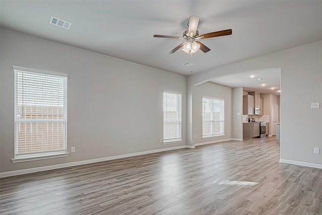 empty room with light hardwood / wood-style flooring and ceiling fan