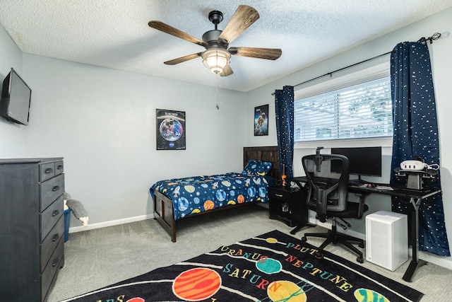 bedroom featuring a textured ceiling, light colored carpet, and ceiling fan