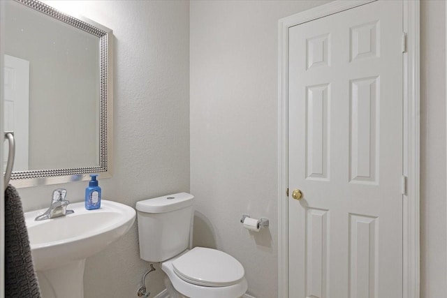 bathroom featuring toilet and sink