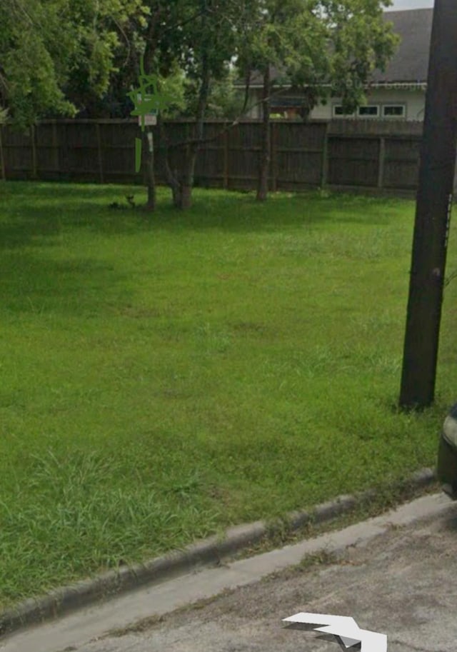 Listing photo 3 for 1208 E 34th St, Houston TX 77022