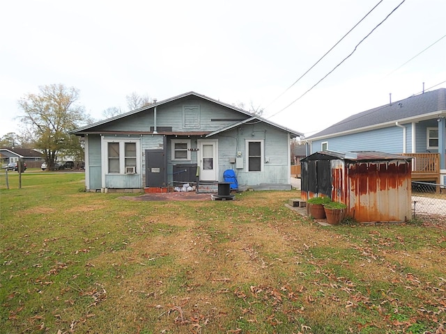 back of house featuring a lawn