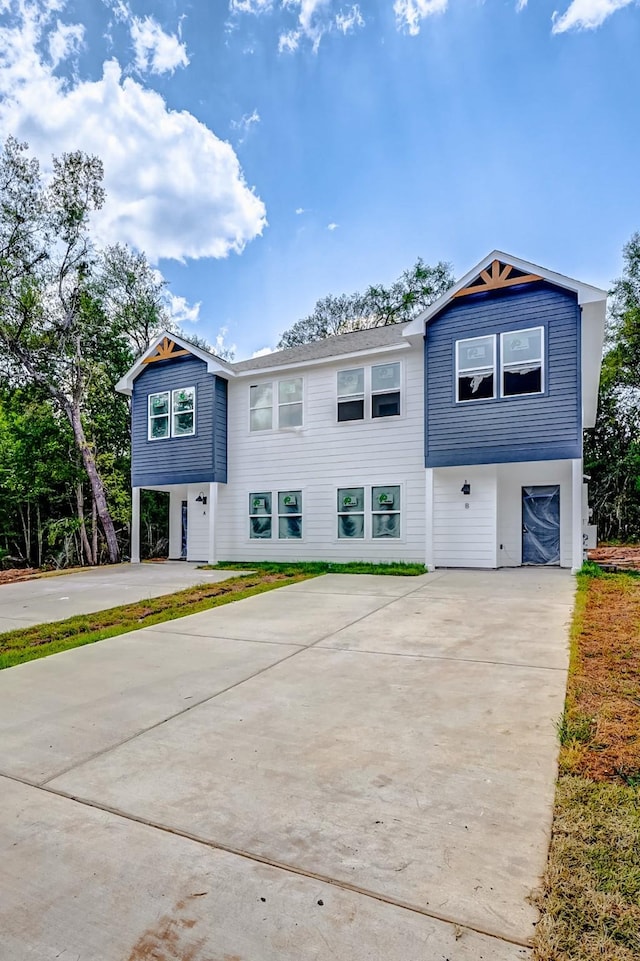 view of front of property