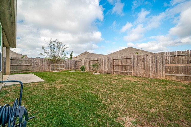 view of yard with a patio area