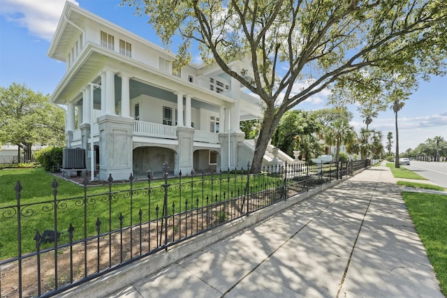 view of front of home featuring a balcony