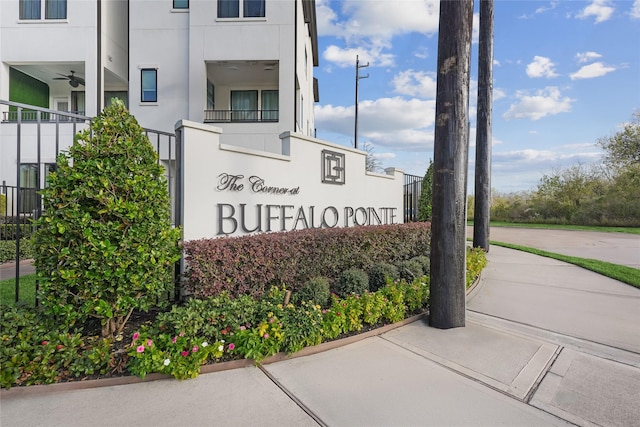 view of community / neighborhood sign