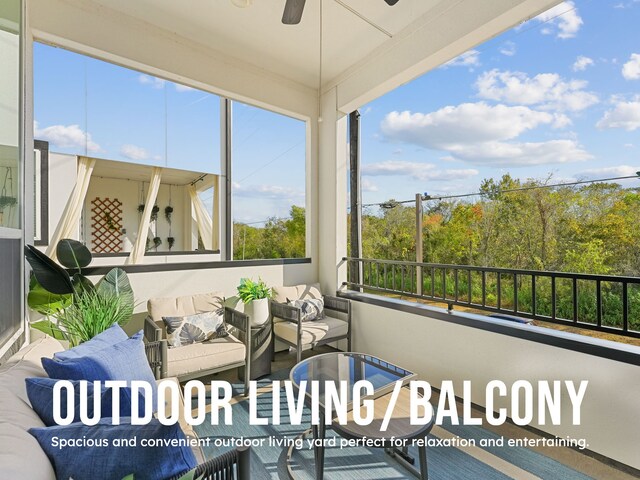 sunroom / solarium featuring ceiling fan