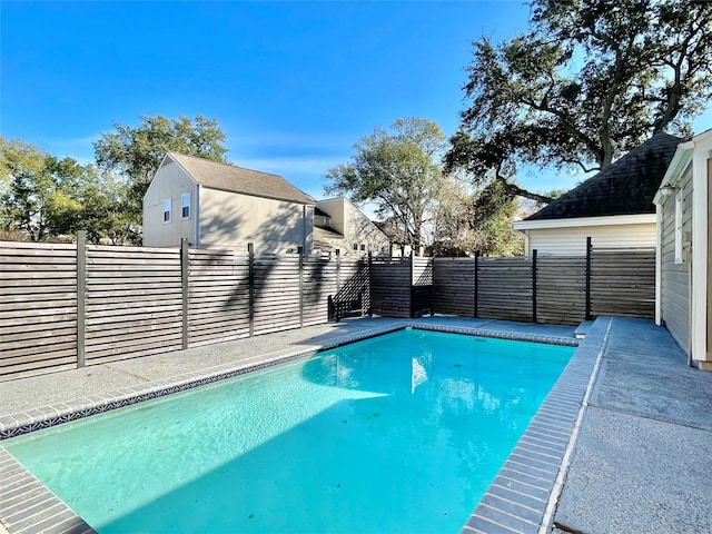 view of swimming pool