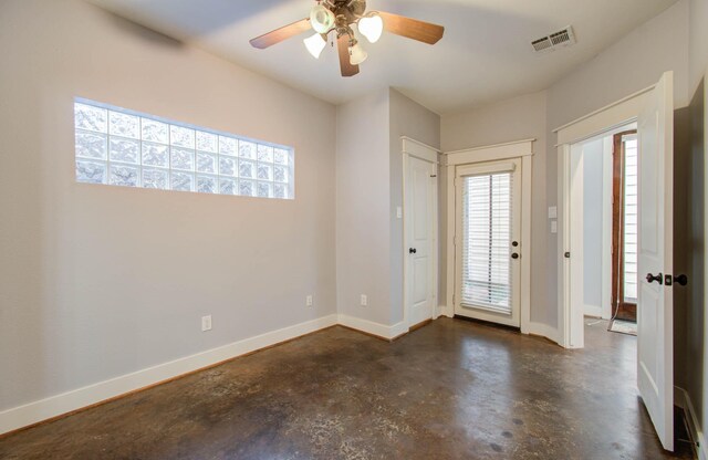 foyer entrance featuring ceiling fan