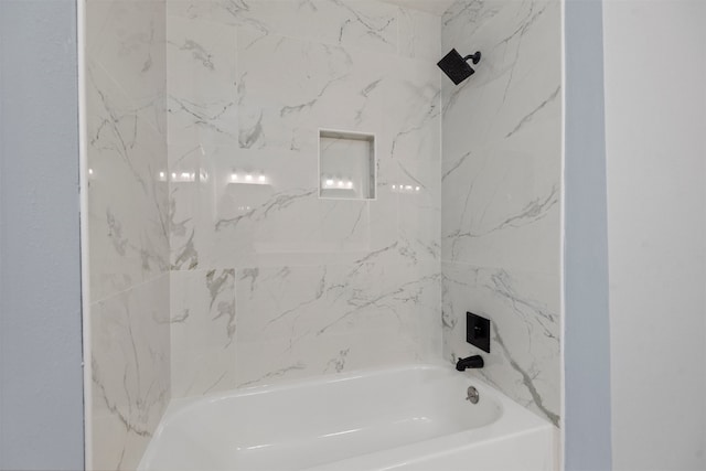 bathroom featuring tiled shower / bath