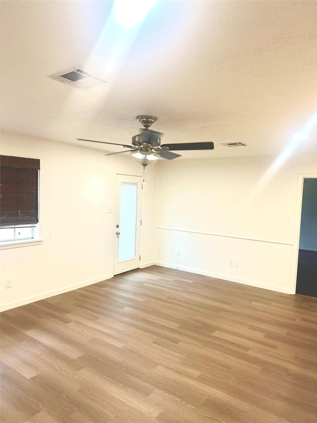 unfurnished room featuring light hardwood / wood-style flooring and ceiling fan