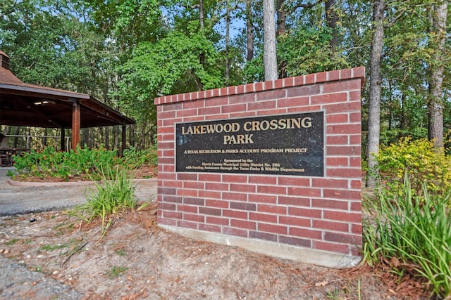 view of community / neighborhood sign