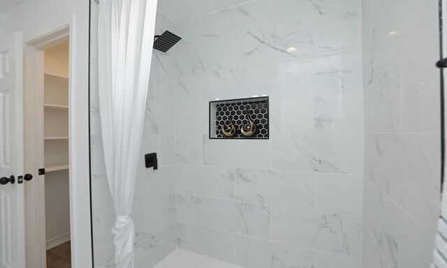 bathroom featuring curtained shower