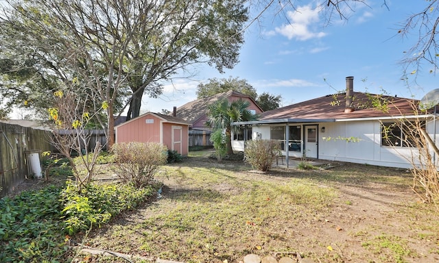 view of yard featuring a storage unit