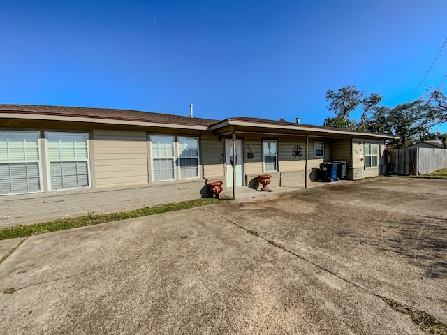 view of front of property featuring a patio area