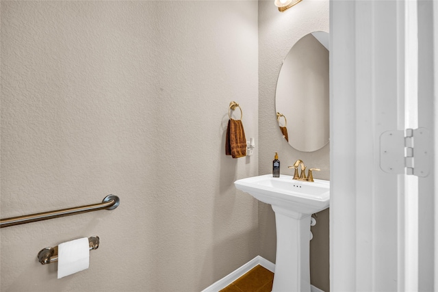 bathroom featuring sink