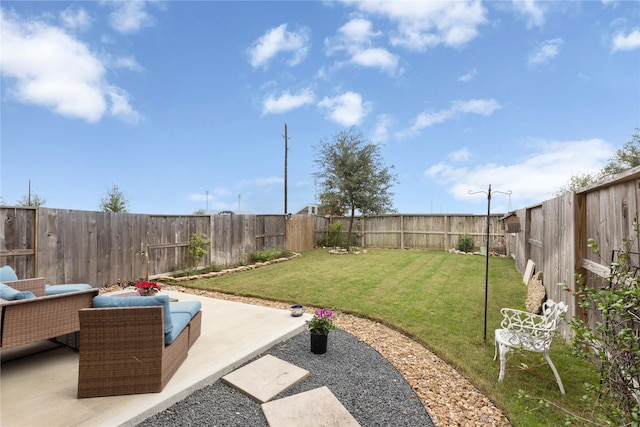 view of yard featuring a patio