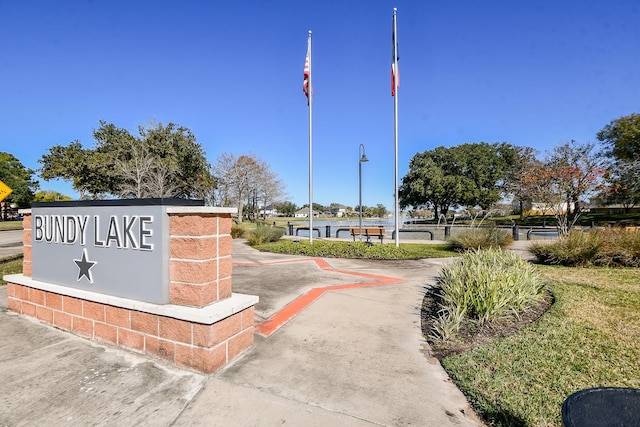 view of community / neighborhood sign