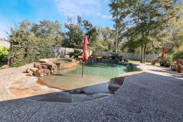 view of swimming pool with an in ground hot tub and a patio area