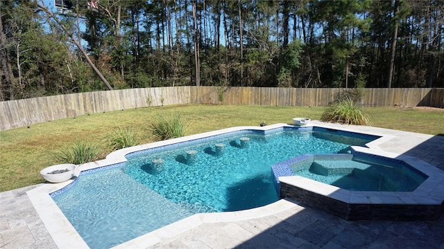 view of pool featuring a lawn and an in ground hot tub