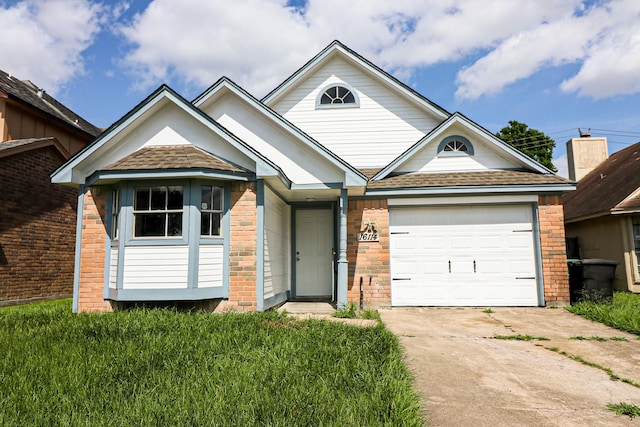 view of front of home featuring a front lawn and a garage